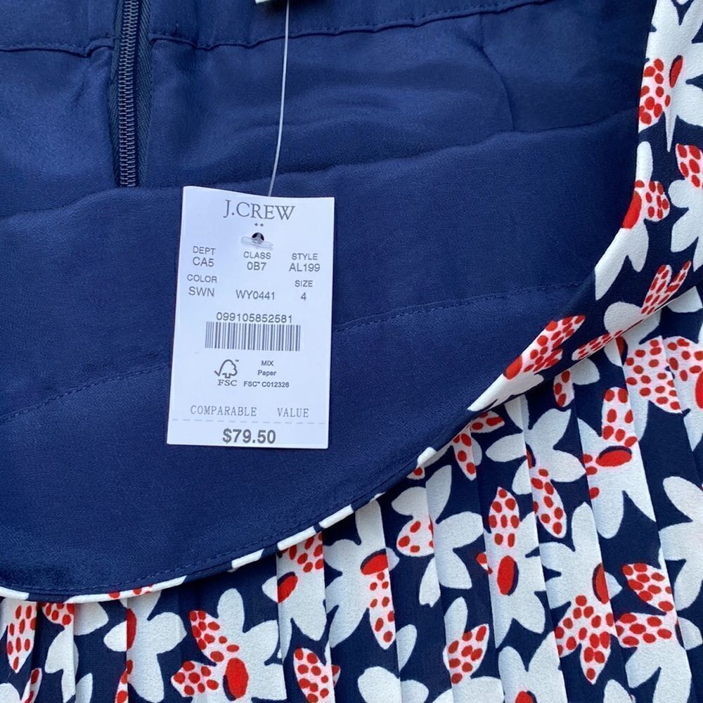 NWT Floral pleated mini skirt    - Picture 6 of 10